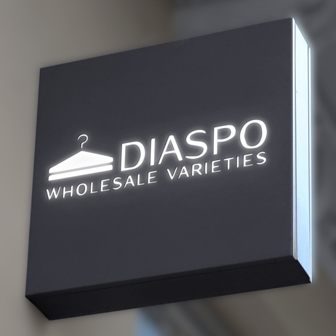 Ventas al por mayor y al detalle.
Ropas importadas desde USA.